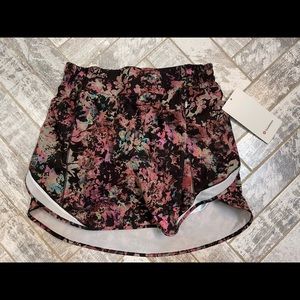 NWT Lululemon hotty hot skirt